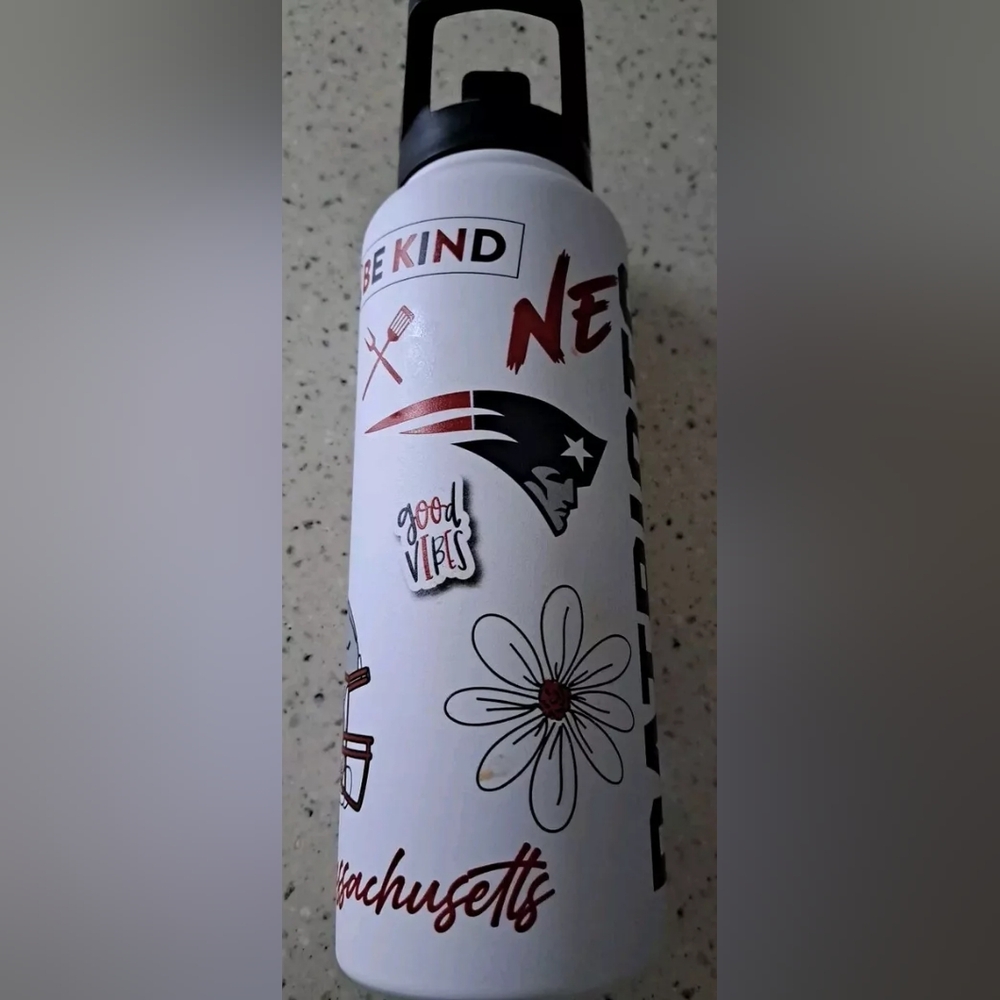 New England Patriots 34oz. Native Quencher Bottle - Picture 11 of 12